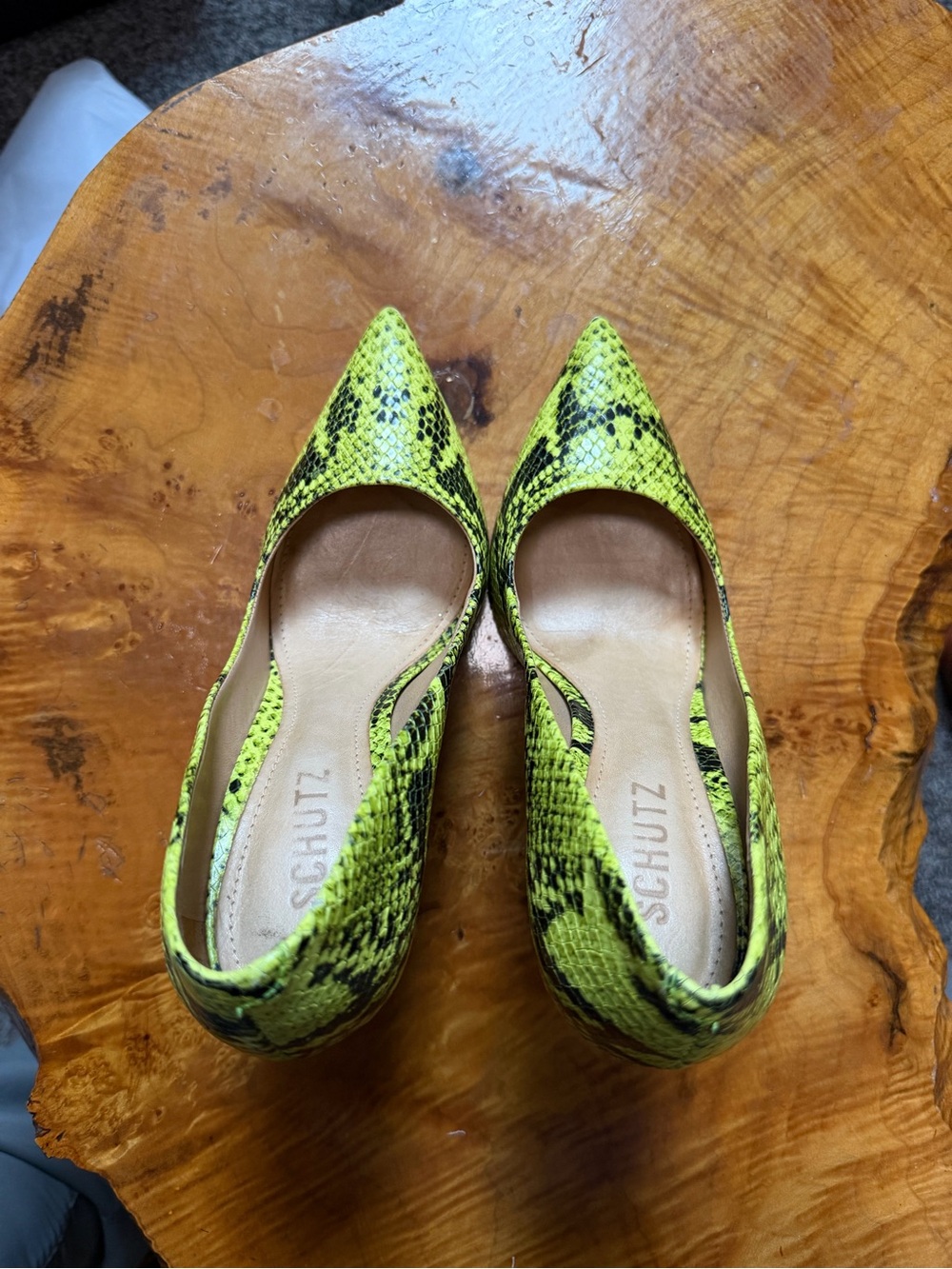 Schutz Lou Neon Yellow Embossed Snakeskin Leather Pump Heels 7.5 - Picture 5 of 7